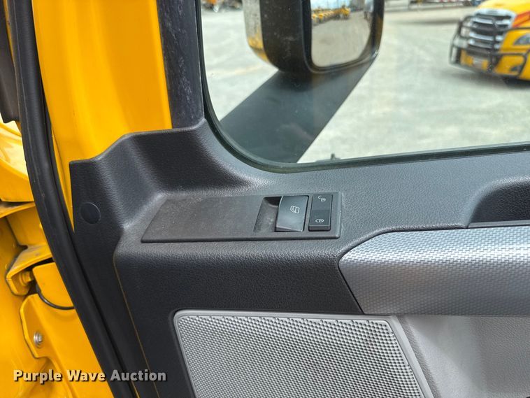 image for item ET6297 2022 Freightliner Cascadia 126 semi truck