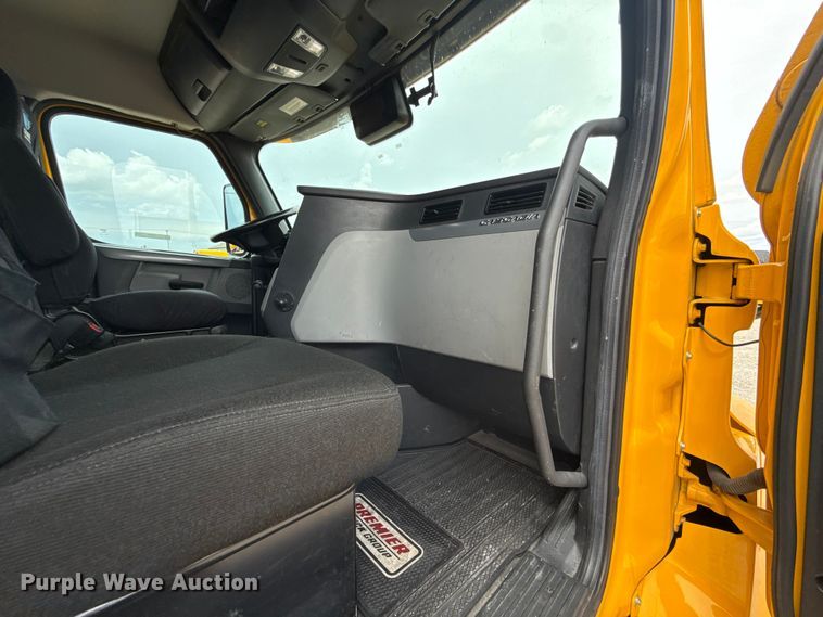 image for item ET6297 2022 Freightliner Cascadia 126 semi truck