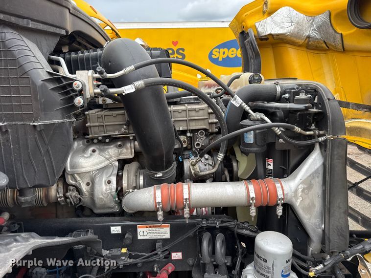 image for item ET6297 2022 Freightliner Cascadia 126 semi truck