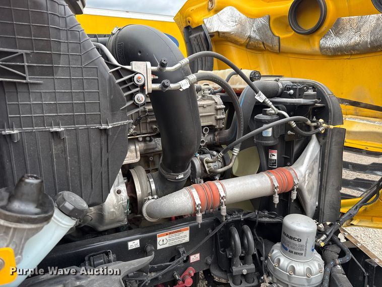 image for item ET6297 2022 Freightliner Cascadia 126 semi truck
