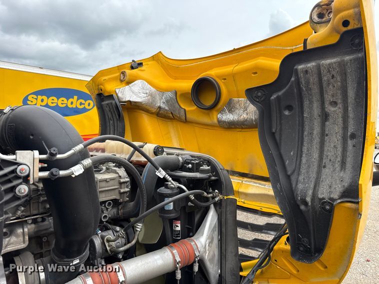 image for item ET6297 2022 Freightliner Cascadia 126 semi truck
