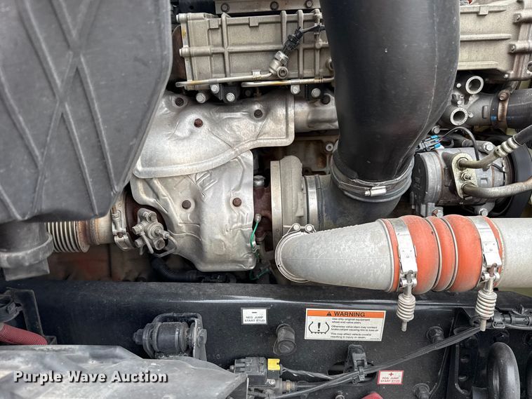 image for item ET6297 2022 Freightliner Cascadia 126 semi truck