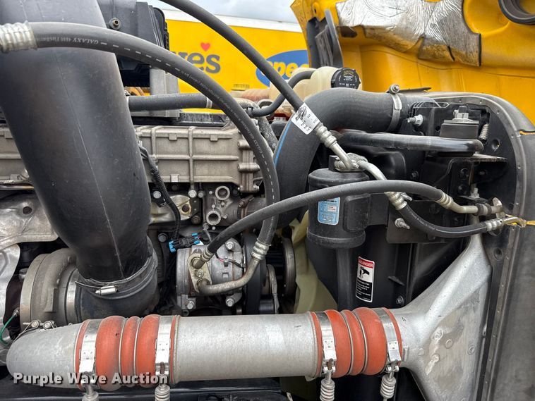 image for item ET6297 2022 Freightliner Cascadia 126 semi truck