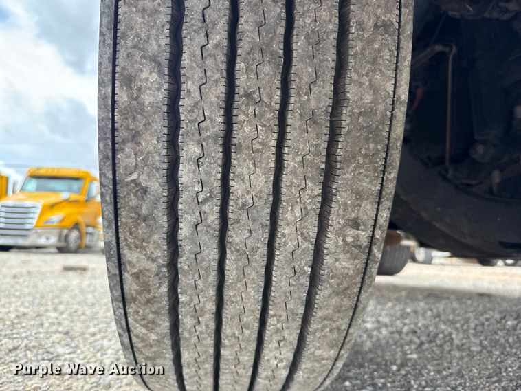 image for item ET6297 2022 Freightliner Cascadia 126 semi truck