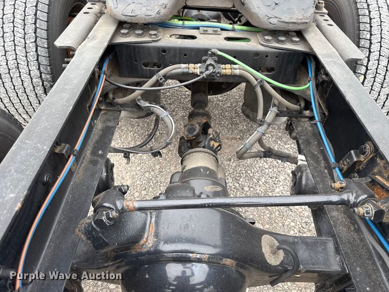 image for item ET6298 2020 Freightliner Cascadia 126 semi truck