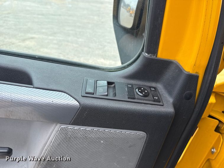 image for item ET6298 2020 Freightliner Cascadia 126 semi truck