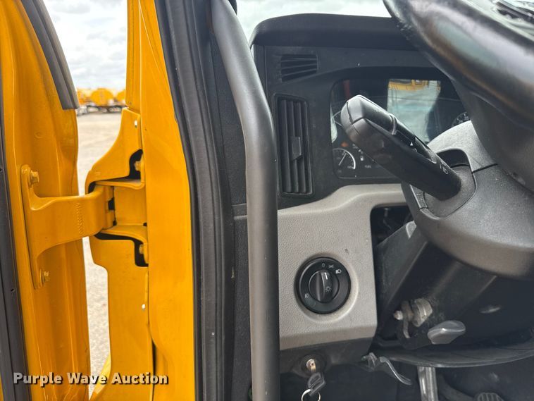 image for item ET6298 2020 Freightliner Cascadia 126 semi truck