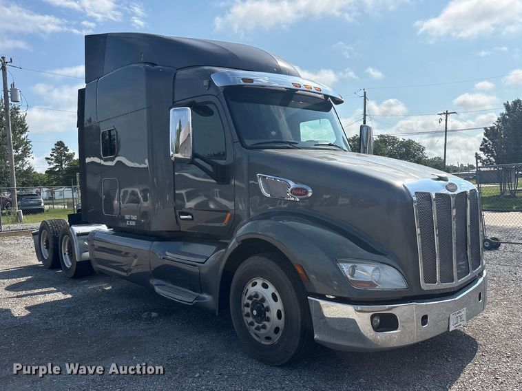 image for item EU5629 2016 Peterbilt 579 semi truck
