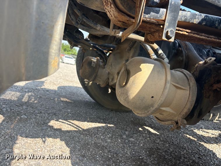 image for item EU5629 2016 Peterbilt 579 semi truck