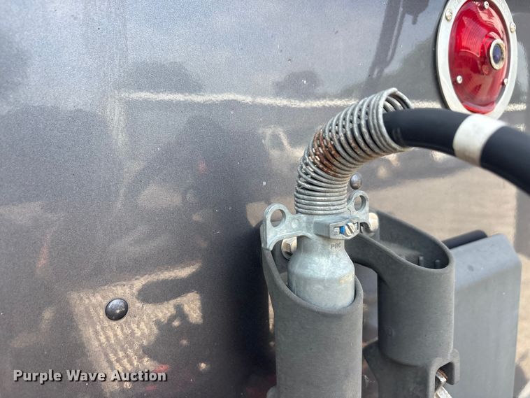 image for item EU5629 2016 Peterbilt 579 semi truck