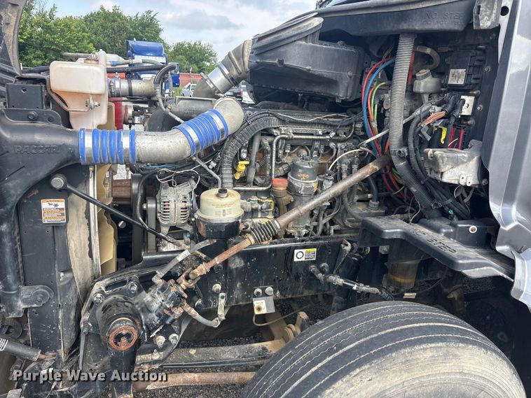 image for item EU5629 2016 Peterbilt 579 semi truck