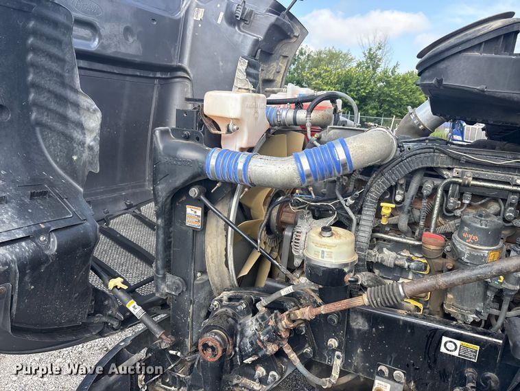 image for item EU5629 2016 Peterbilt 579 semi truck