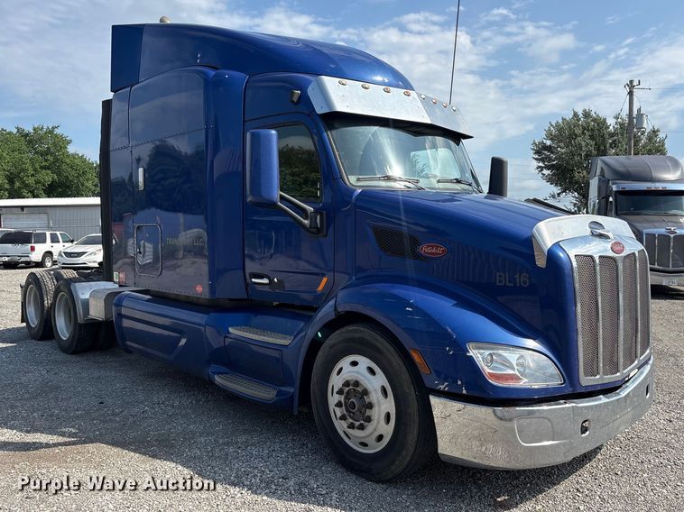 image for item EU5630 2016 Peterbilt 579 semi truck