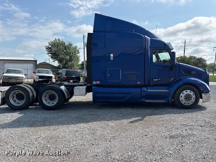 image for item EU5630 2016 Peterbilt 579 semi truck