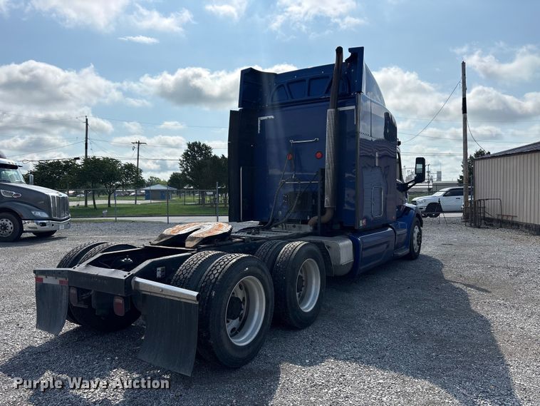 image for item EU5630 2016 Peterbilt 579 semi truck