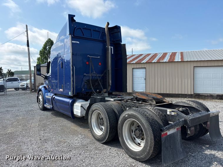 image for item EU5630 2016 Peterbilt 579 semi truck