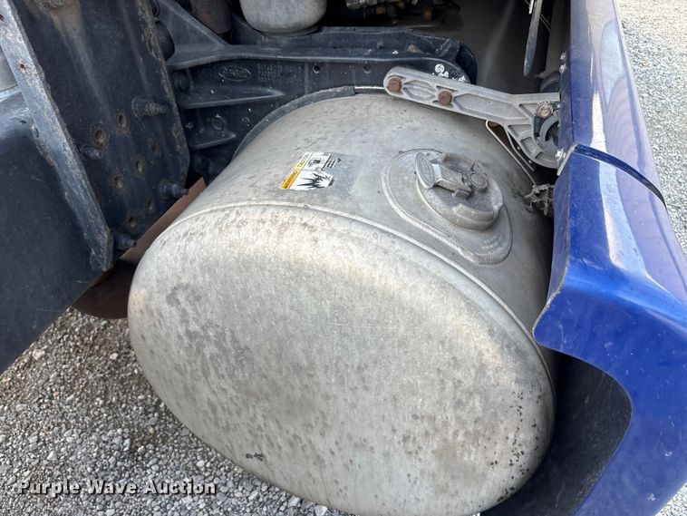 image for item EU5630 2016 Peterbilt 579 semi truck