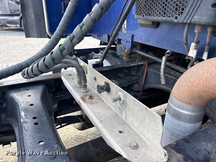image for item EU5630 2016 Peterbilt 579 semi truck