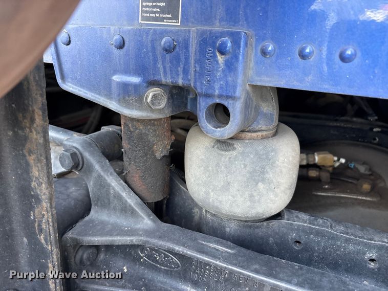 image for item EU5630 2016 Peterbilt 579 semi truck
