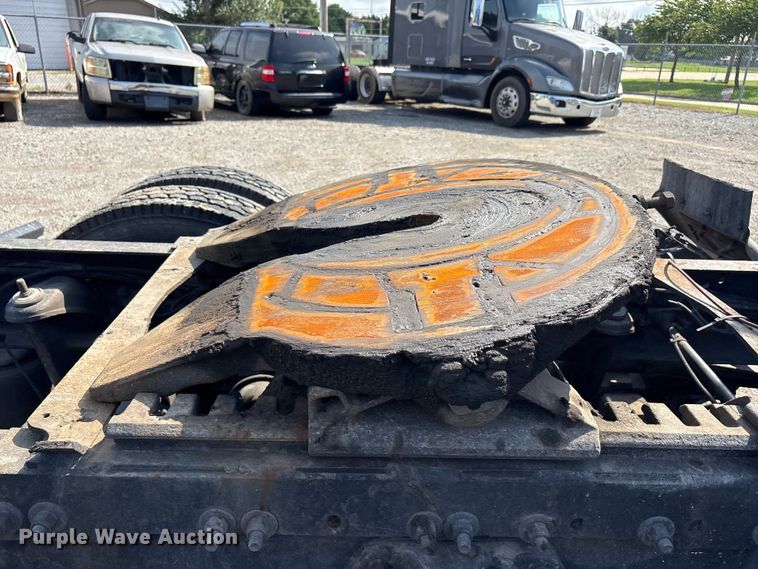 image for item EU5630 2016 Peterbilt 579 semi truck