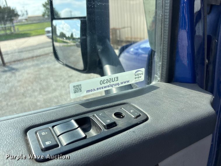 image for item EU5630 2016 Peterbilt 579 semi truck