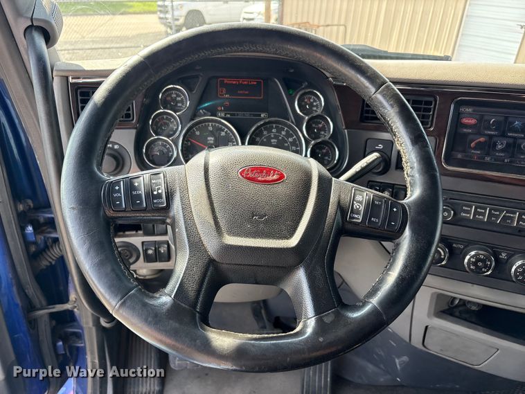 image for item EU5630 2016 Peterbilt 579 semi truck