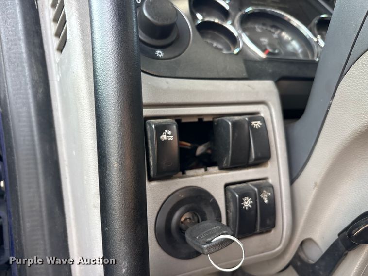image for item EU5630 2016 Peterbilt 579 semi truck