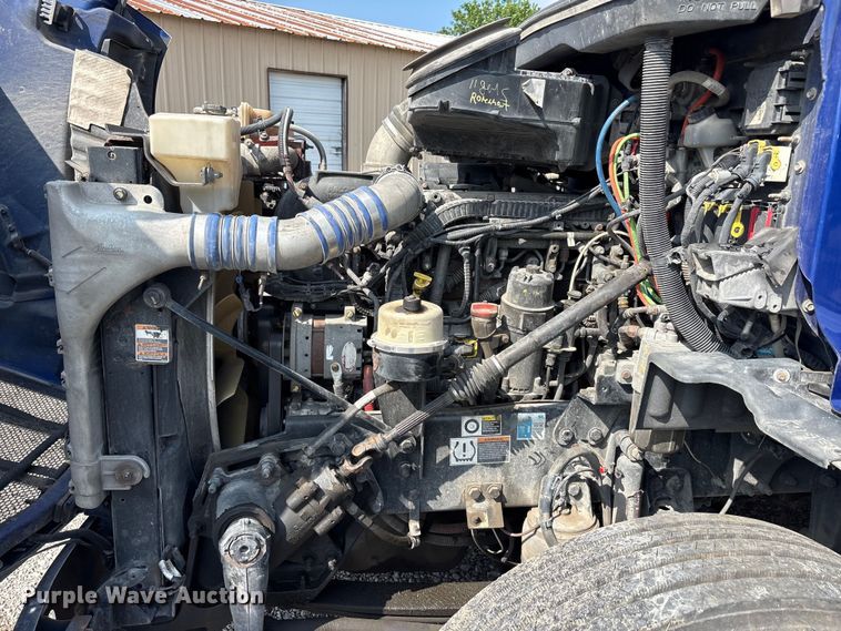 image for item EU5630 2016 Peterbilt 579 semi truck