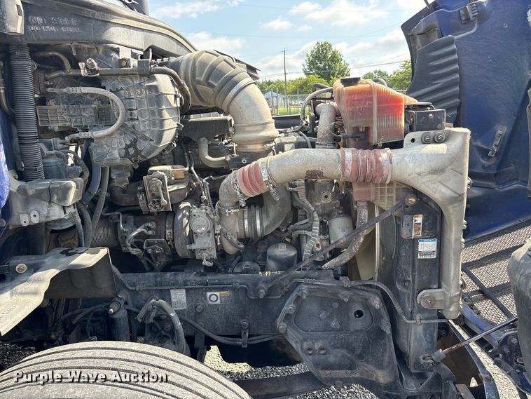 image for item EU5630 2016 Peterbilt 579 semi truck