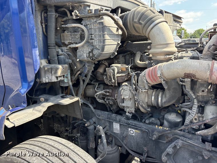 image for item EU5630 2016 Peterbilt 579 semi truck