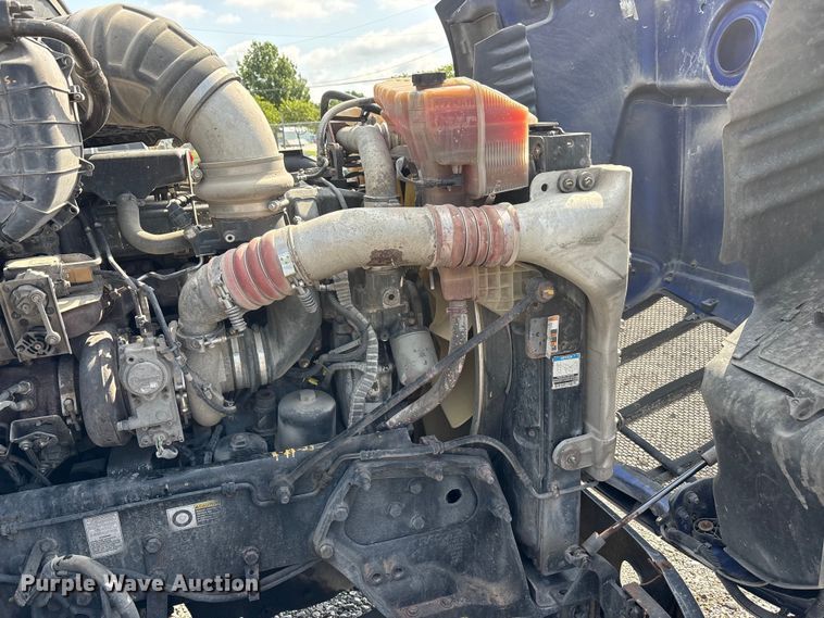 image for item EU5630 2016 Peterbilt 579 semi truck