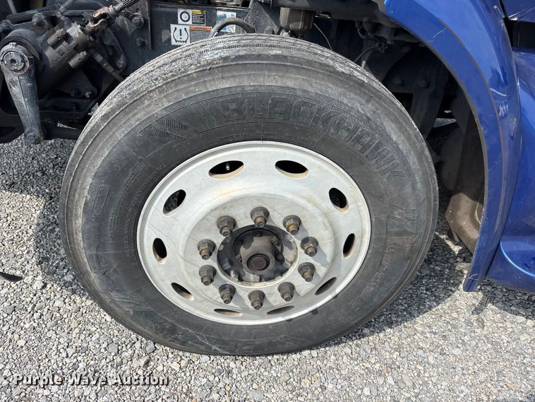 image for item EU5630 2016 Peterbilt 579 semi truck