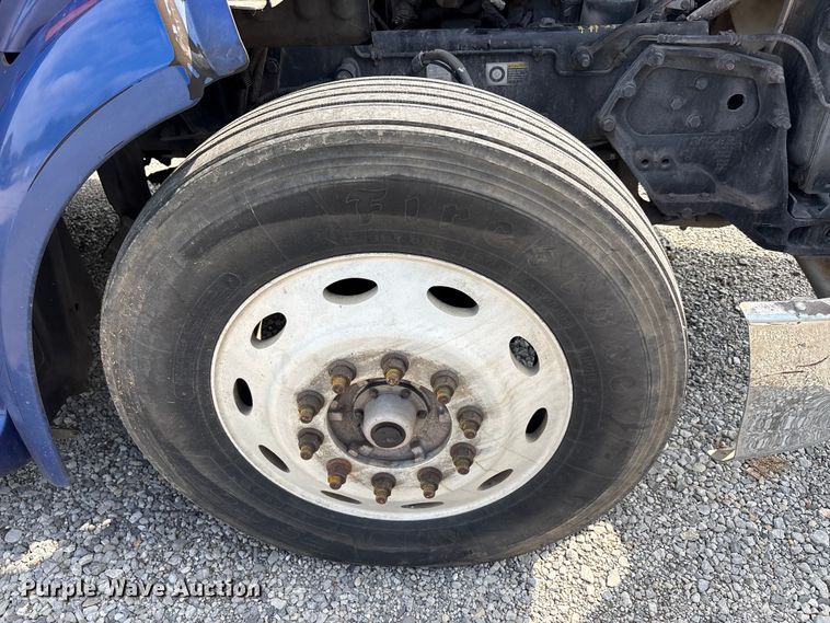 image for item EU5630 2016 Peterbilt 579 semi truck
