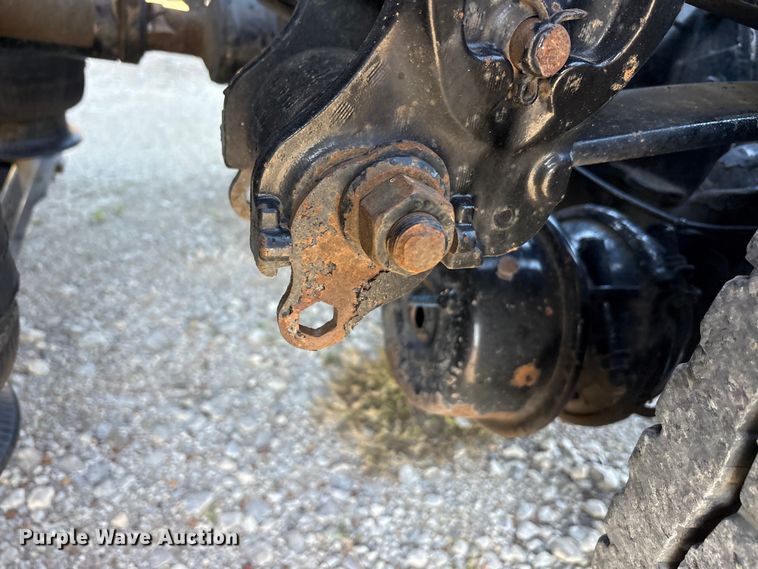 image for item EU5701 2013 Volvo VNL semi truck