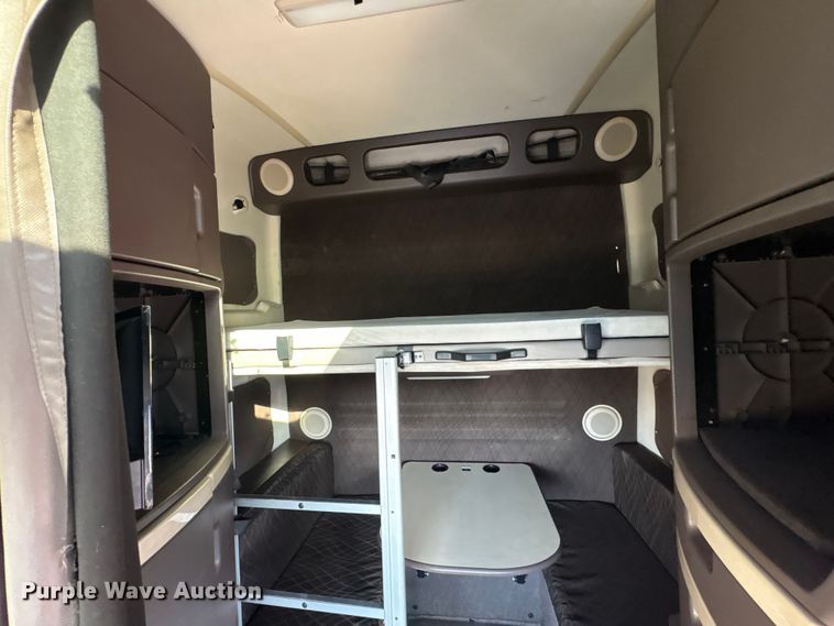 image for item EU5701 2013 Volvo VNL semi truck