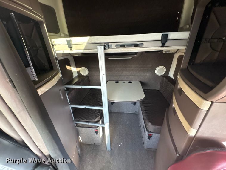 image for item EU5701 2013 Volvo VNL semi truck