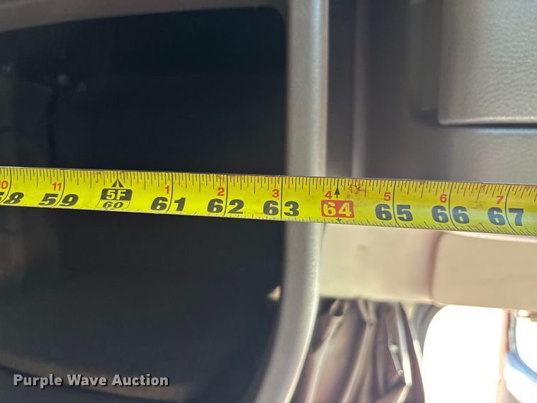image for item EU5701 2013 Volvo VNL semi truck