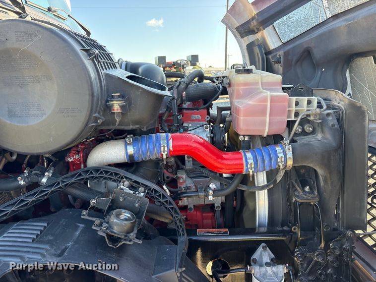 image for item EU5701 2013 Volvo VNL semi truck