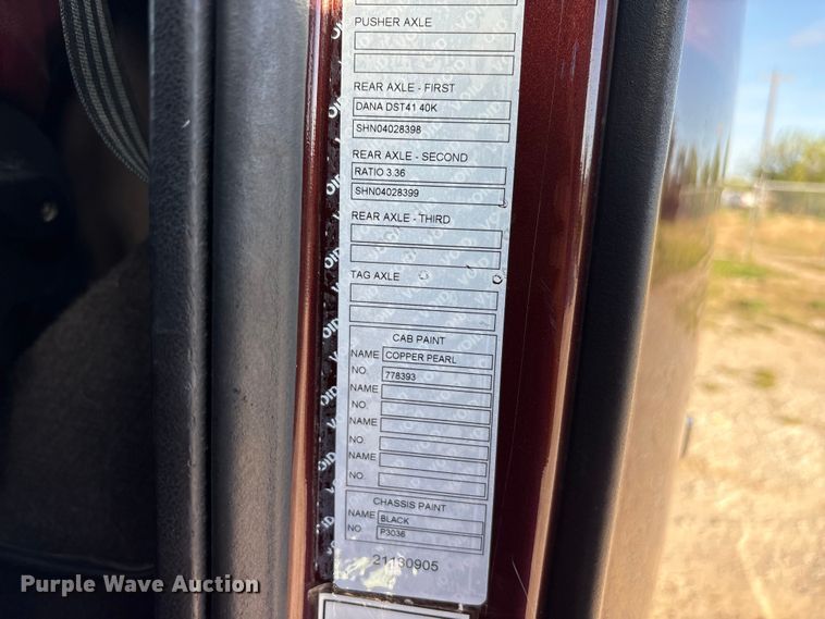 image for item EU5701 2013 Volvo VNL semi truck