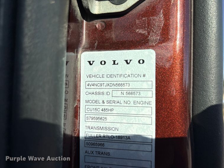 image for item EU5701 2013 Volvo VNL semi truck