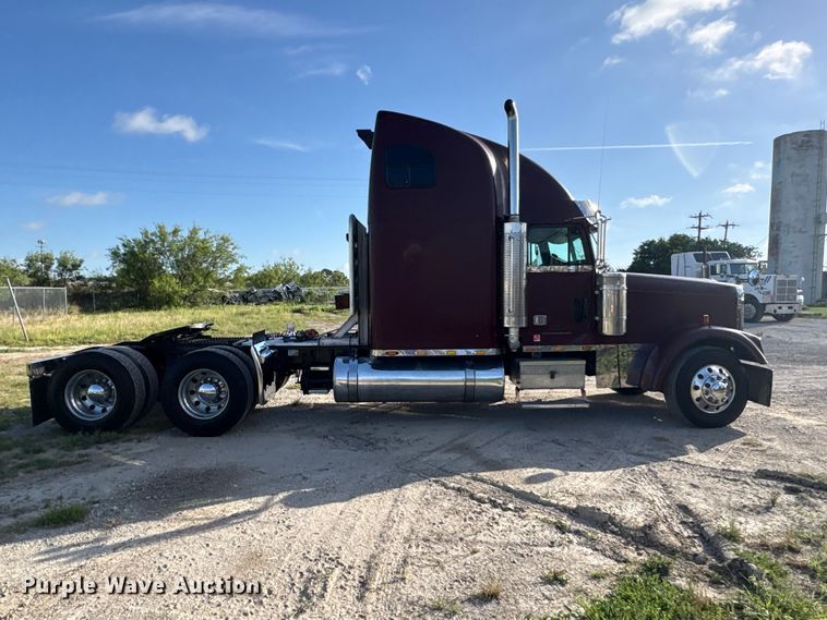 image for item EU5702 1998 Freightliner FLD semi truck