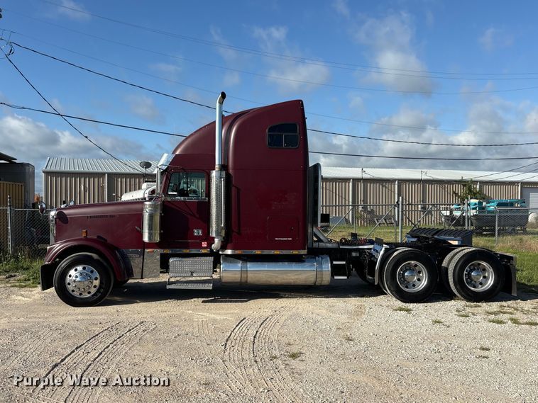 image for item EU5702 1998 Freightliner FLD semi truck