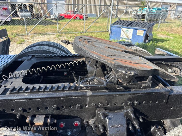 image for item EU5702 1998 Freightliner FLD semi truck