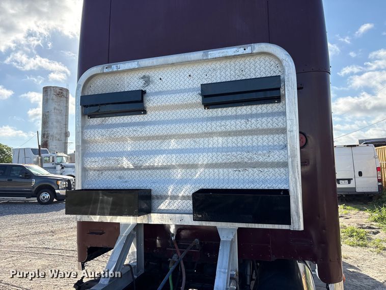 image for item EU5702 1998 Freightliner FLD semi truck