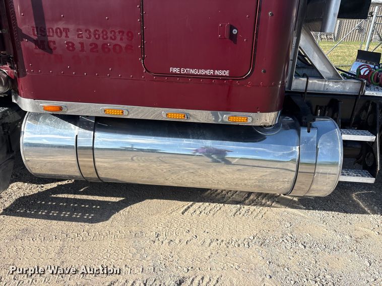 image for item EU5702 1998 Freightliner FLD semi truck