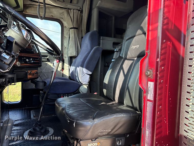 image for item EU5702 1998 Freightliner FLD semi truck