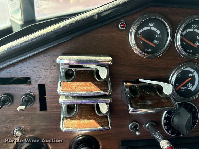 image for item EU5702 1998 Freightliner FLD semi truck
