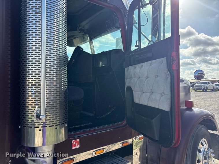 image for item EU5702 1998 Freightliner FLD semi truck