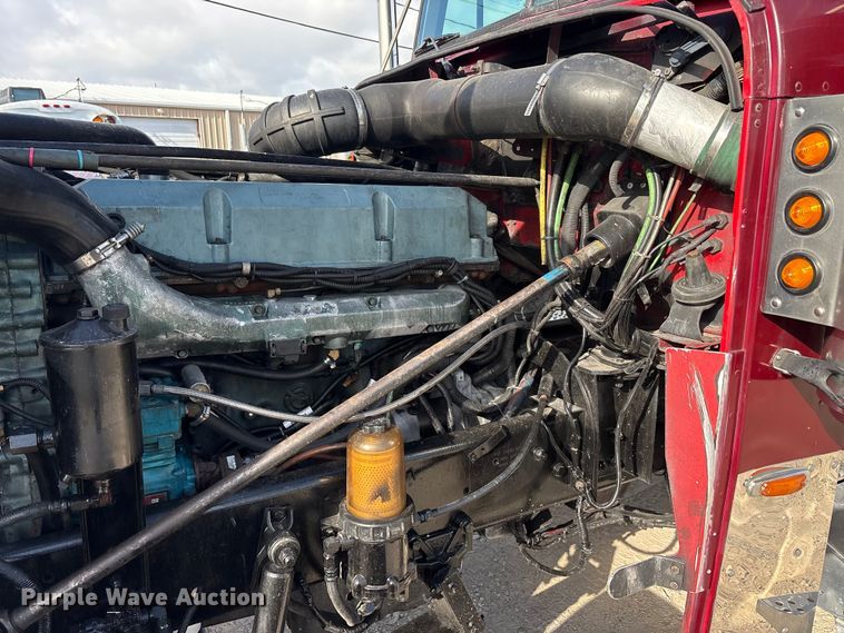 image for item EU5702 1998 Freightliner FLD semi truck