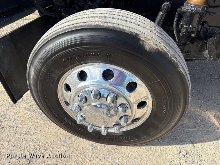 image for item EU5702 1998 Freightliner FLD semi truck